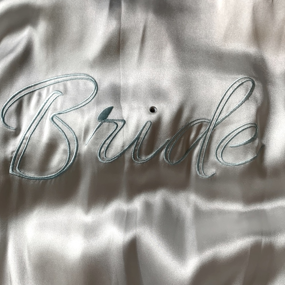 Womens Bride Robe, sz Med, white with light blue.